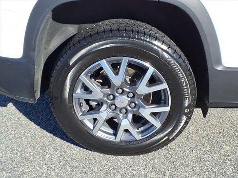 Used 2023 GMC Acadia SLT image 7