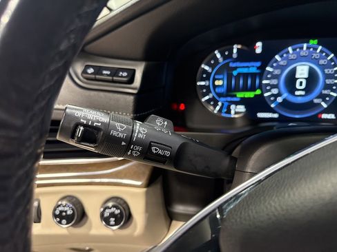 Used 2019 Cadillac Escalade Premium Luxury image 16