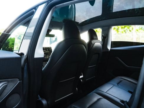 Used 2023 Tesla Model Y AWD image 18