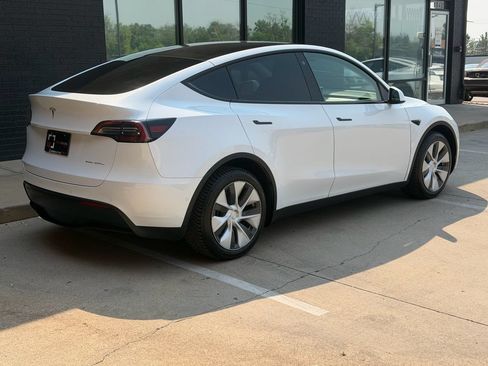 Used 2022 Tesla Model Y Long Range AWD/4WD image 11