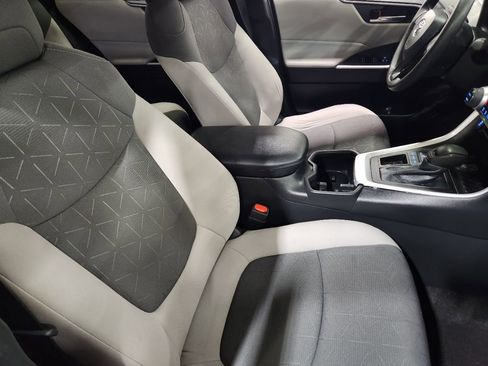 Used 2022 Toyota RAV4 XLE image 32