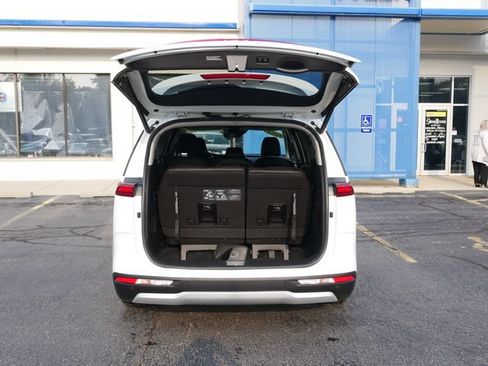Used 2024 Kia Carnival EX FWD image 16