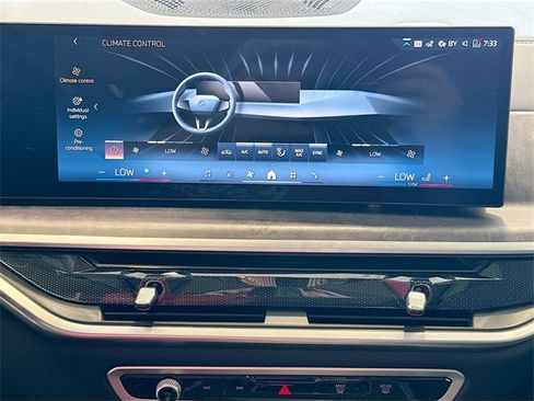 Used 2025 BMW X7 xDrive40i w/ Climate Comfort Package image 14