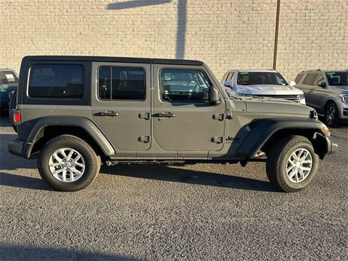 Used 2023 Jeep Wrangler Sport S image 3