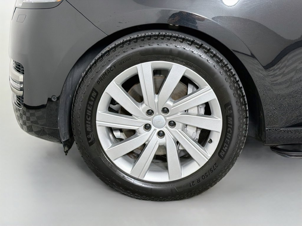 Certified 2024 Land Rover Range Rover SE AWD/4WD image 33