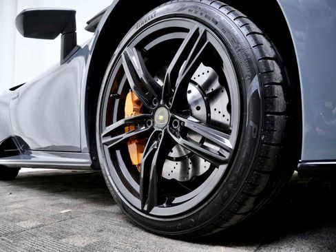 Used 2021 Lamborghini Huracan EVO image 11