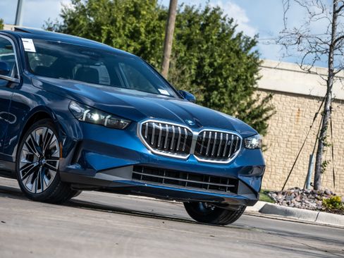 New 2026 BMW i5 eDrive40 image 5