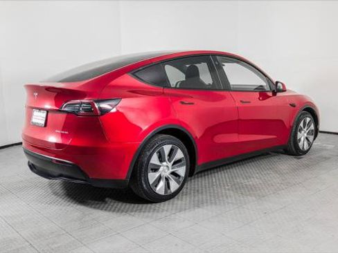 Used 2023 Tesla Model Y Long Range image 7