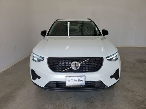 New 2026 Volvo XC40 B4 Core image 2