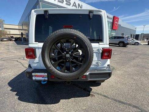 Used 2023 Jeep Wrangler Unlimited Sahara w/ Cold Weather Group AWD/4WD image 34