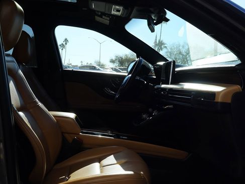 Used 2021 Lincoln Corsair Reserve image 36