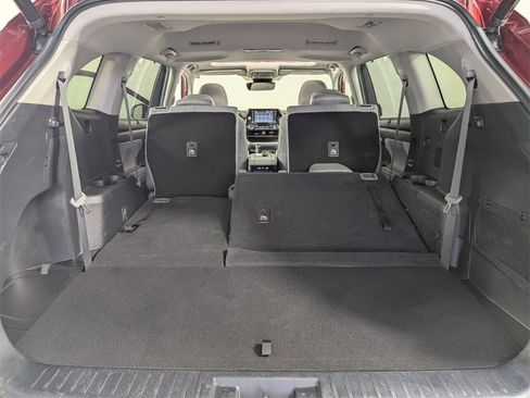 Used 2022 Toyota Highlander XLE image 28