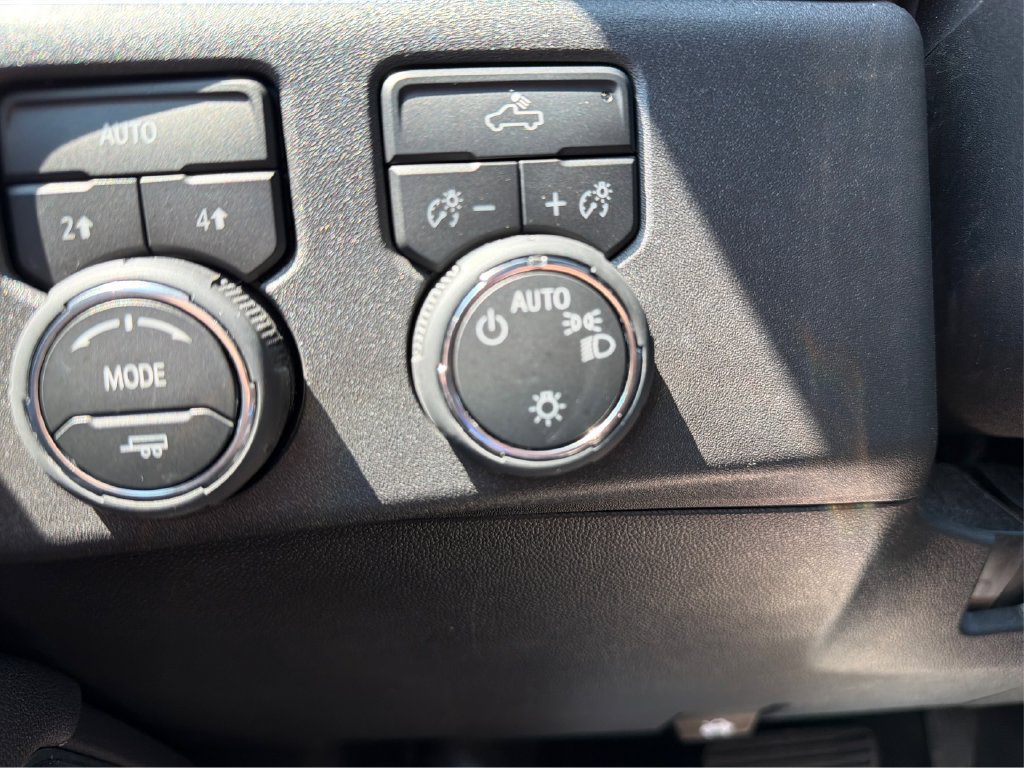 Used 2025 Chevrolet Silverado 1500 LT AWD/4WD image 15