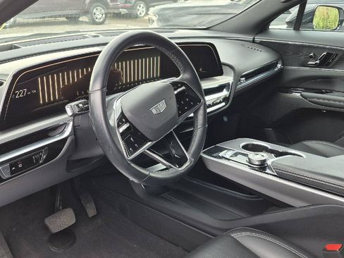 Used 2024 Cadillac Lyriq Luxury w/ LPO, Floor Liner Package AWD/4WD image 9