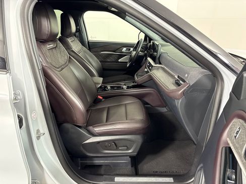 Certified 2025 Ford Explorer Platinum w/ LUX Leather Package AWD/4WD image 7
