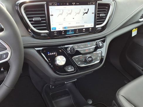 New 2026 Chrysler Pacifica Select image 15