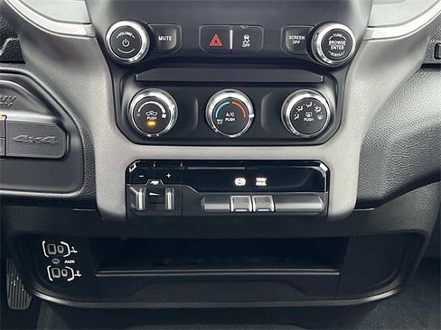 Used 2024 RAM 3500 Big Horn image 17