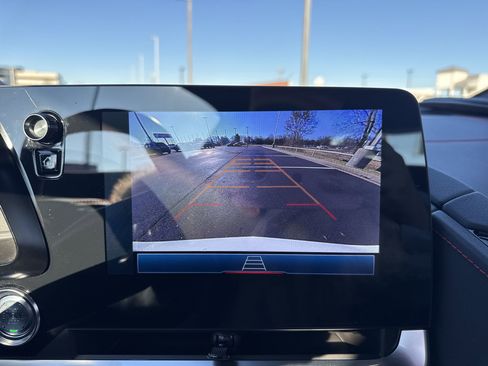 Used 2025 Chevrolet Corvette Stingray Coupe w/ 1LT image 17