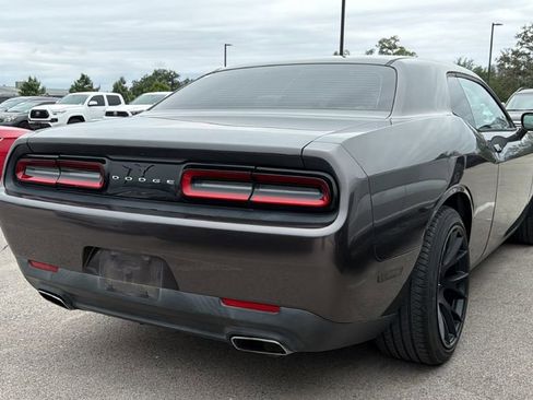 Used 2017 Dodge Challenger SXT RWD image 4