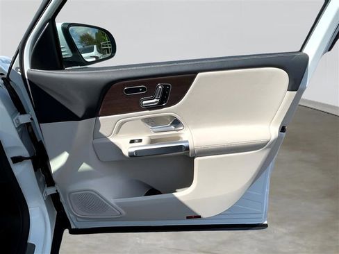 Used 2021 Mercedes-Benz GLB 250 4MATIC image 31