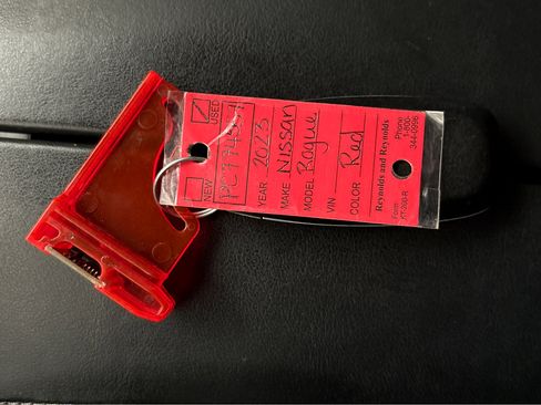 Used 2023 Nissan Rogue SV image 32