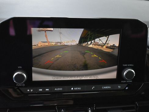 Used 2025 Nissan Pathfinder SV AWD/4WD image 28