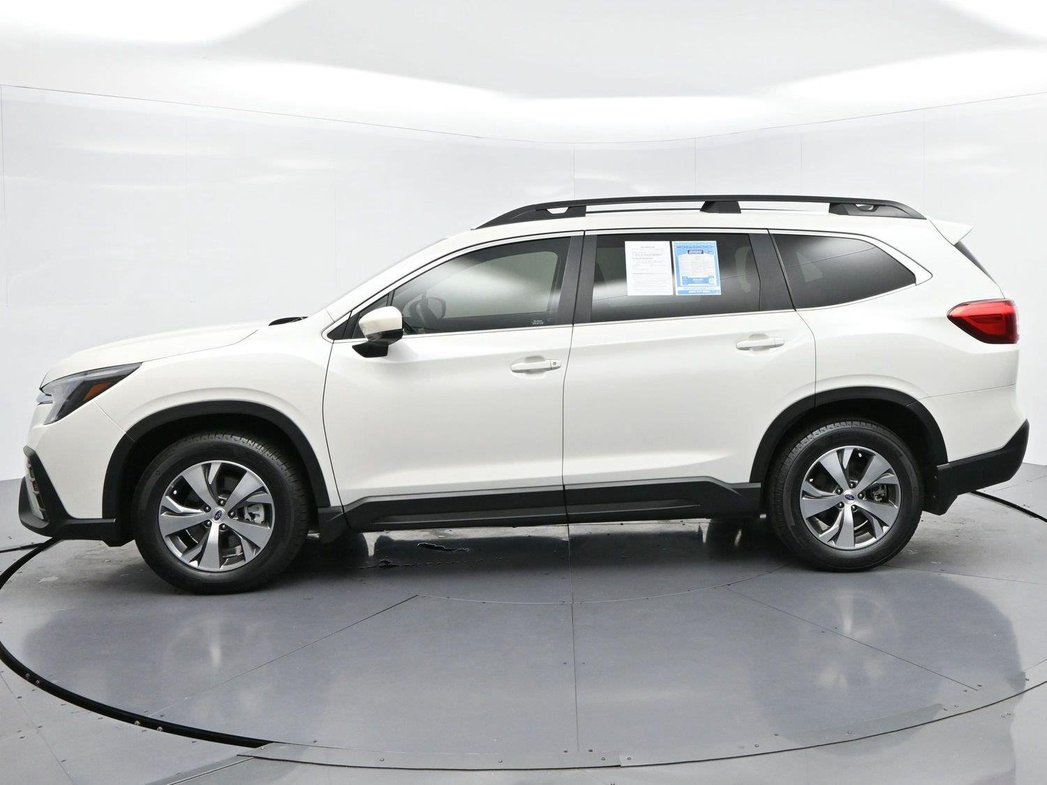 Used 2025 Subaru Ascent Premium w/ Premium Package AWD/4WD image 3