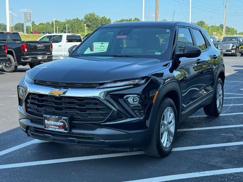 Used 2024 Chevrolet TrailBlazer LS w/ LS Convenience Package FWD image 11