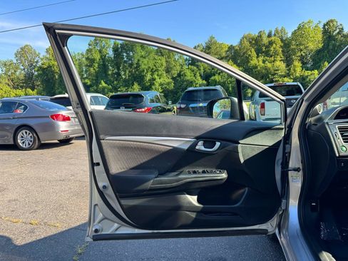 Used 2015 Honda Civic EX image 9