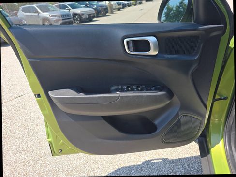 Used 2020 Hyundai Venue SEL w/ Convenience + Premium Package FWD image 9