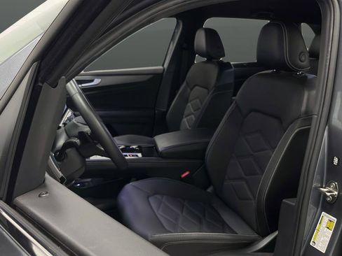 Used 2024 Volkswagen Atlas Cross Sport SE w/ Black Wheel Package AWD/4WD image 9