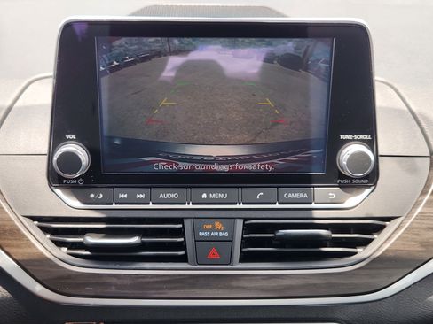 Used 2025 Nissan Altima 2.5 SV FWD image 18
