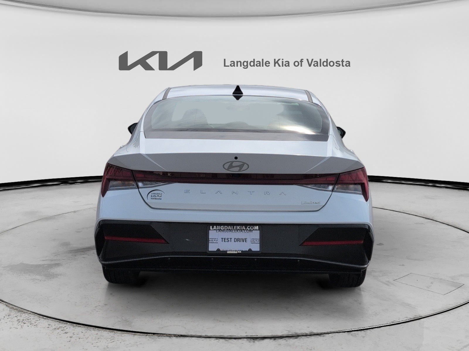 Used 2025 Hyundai Elantra Limited FWD image 8