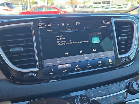 Used 2023 Chrysler Pacifica Touring-L image 21