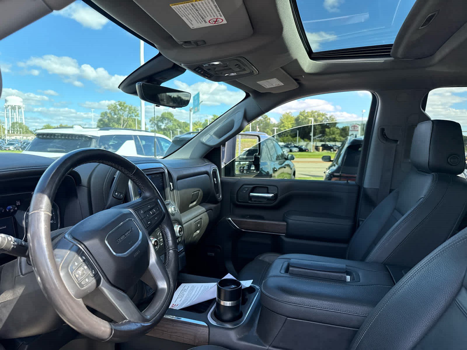 Used 2022 GMC Sierra 3500 Denali w/ Denali Ultimate Package AWD/4WD image 8