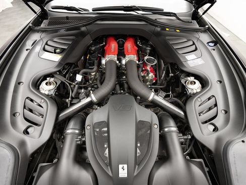 Used 2018 Ferrari GTC4Lusso T RWD image 38