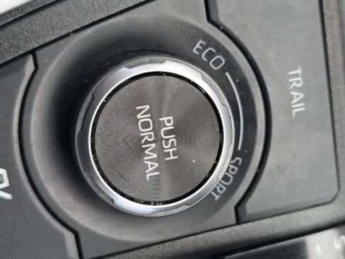 Used 2021 Toyota RAV4 LE image 17