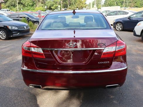 Used 2012 Hyundai Genesis 3.8 w/ Premium Pkg image 5