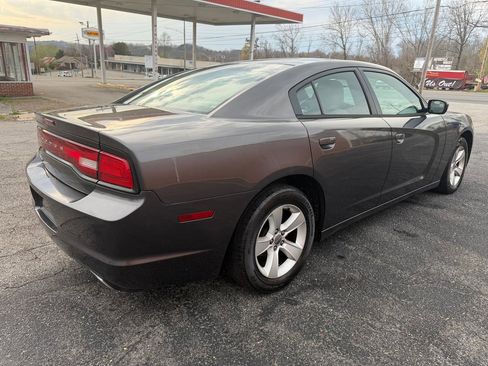 Used 2014 Dodge Charger SE w/ Connectivity Group image 5