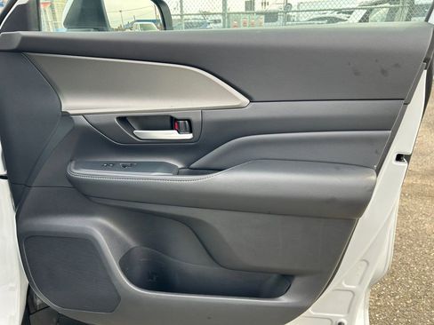 Used 2024 Toyota Grand Highlander XLE image 25