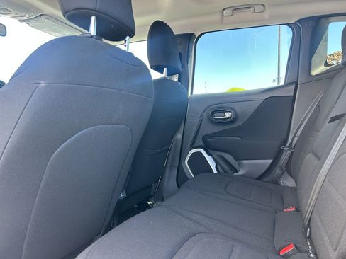Used 2018 Jeep Renegade Latitude w/ Advanced Technology Group AWD/4WD image 32