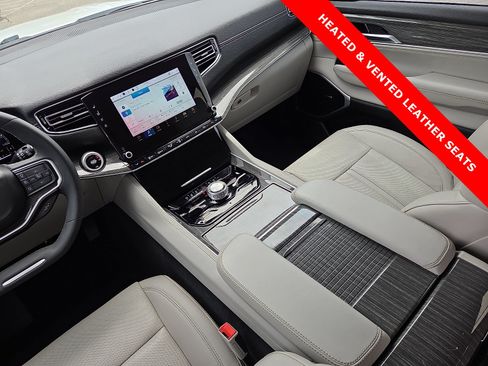 Used 2022 Jeep Wagoneer Series III AWD/4WD image 14