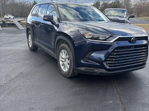 Used 2024 Toyota Grand Highlander XLE image 2
