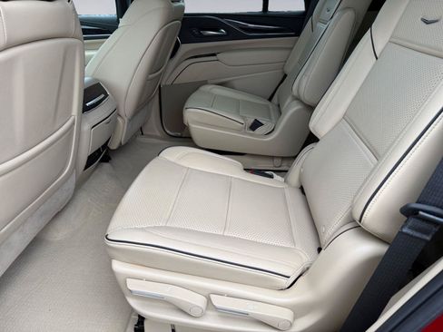 Certified 2023 Cadillac Escalade Premium Luxury w/ Performance Package AWD/4WD image 13