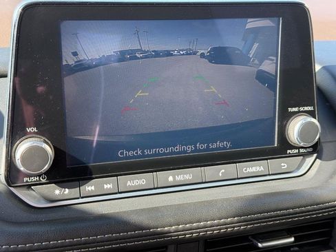 Used 2023 Nissan Rogue SV image 16