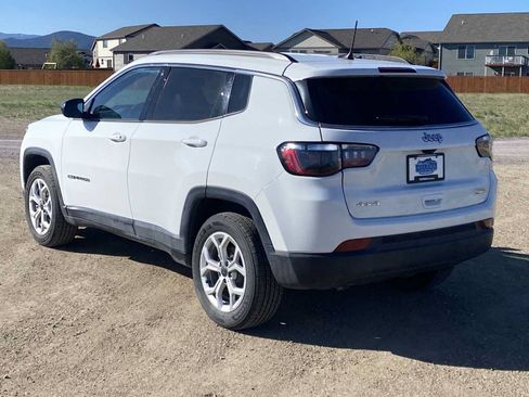 Used 2025 Jeep Compass Latitude AWD/4WD image 12