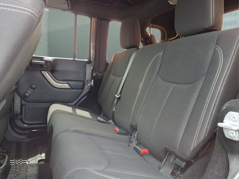 Used 2018 Jeep Wrangler Unlimited Sport AWD/4WD image 15