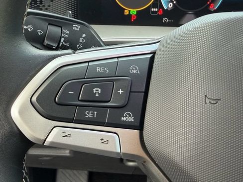 Certified 2025 Volkswagen Tiguan SE AWD/4WD image 26