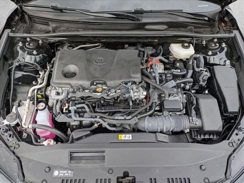 Used 2025 Toyota Camry LE image 28