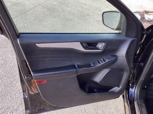 Used 2022 Ford Escape SE image 21